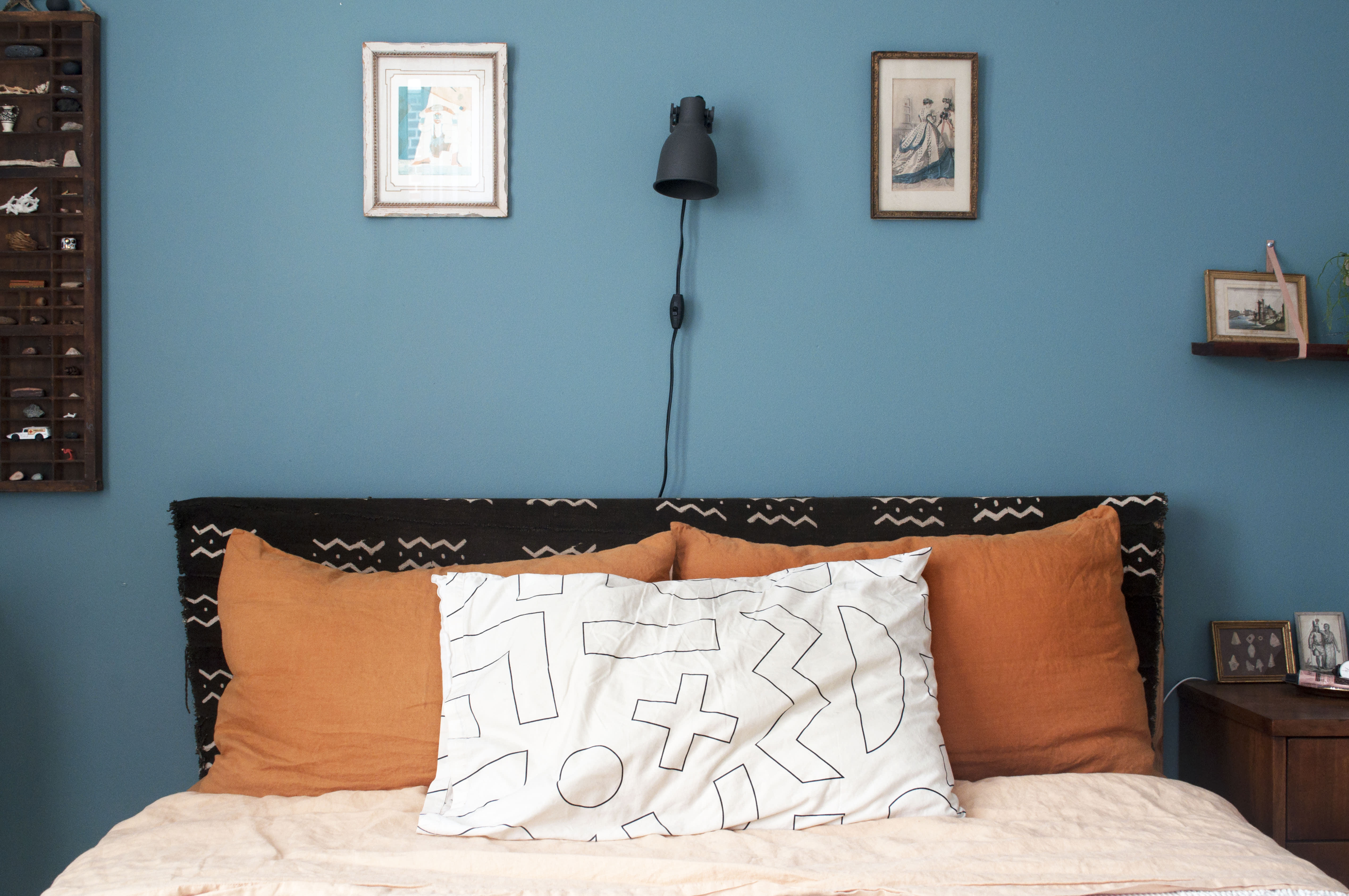 Room ideas online with blue walls